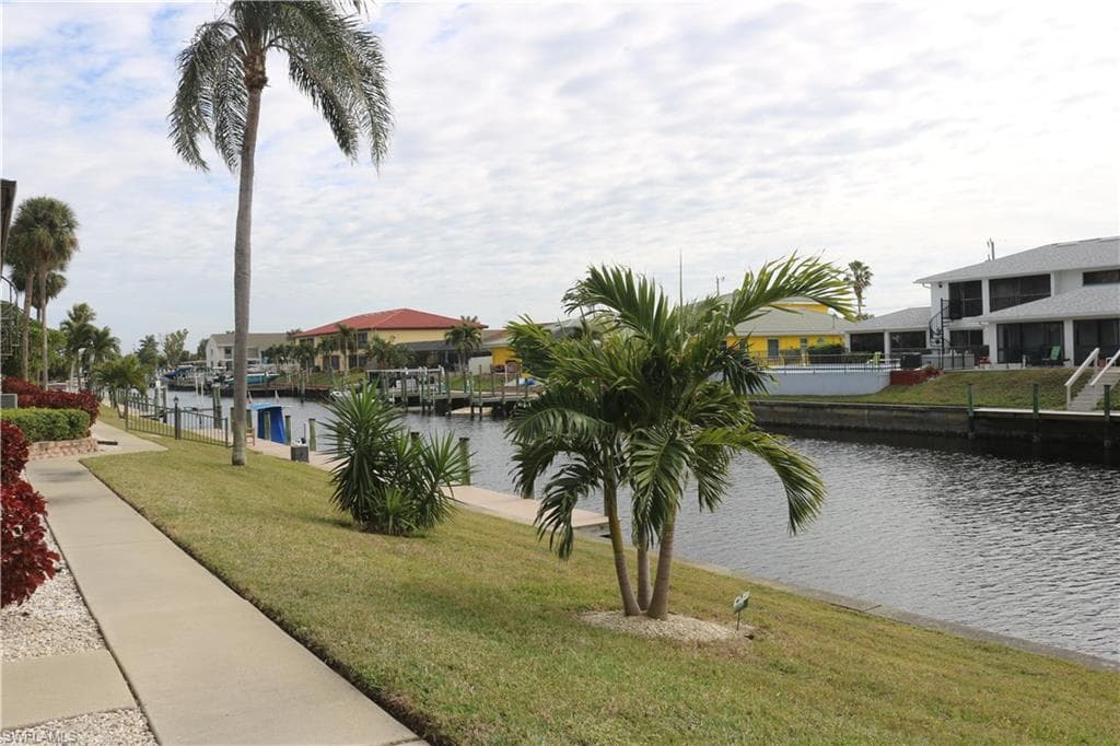 3935 Country Club BLVD # 11, CAPE CORAL FL 33904-25