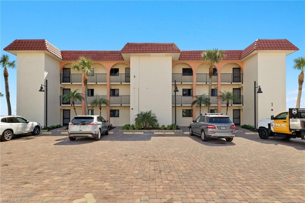 671 E Gulf DR, SANIBEL FL 33957-2