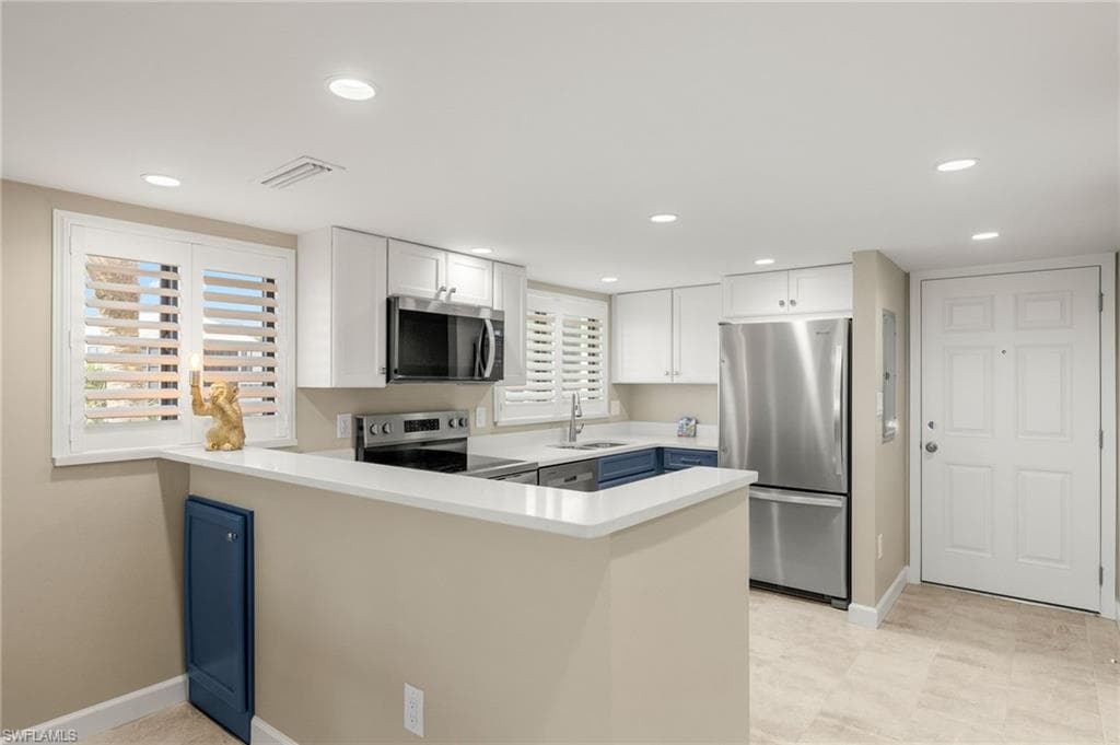 671 E Gulf DR, SANIBEL FL 33957-10