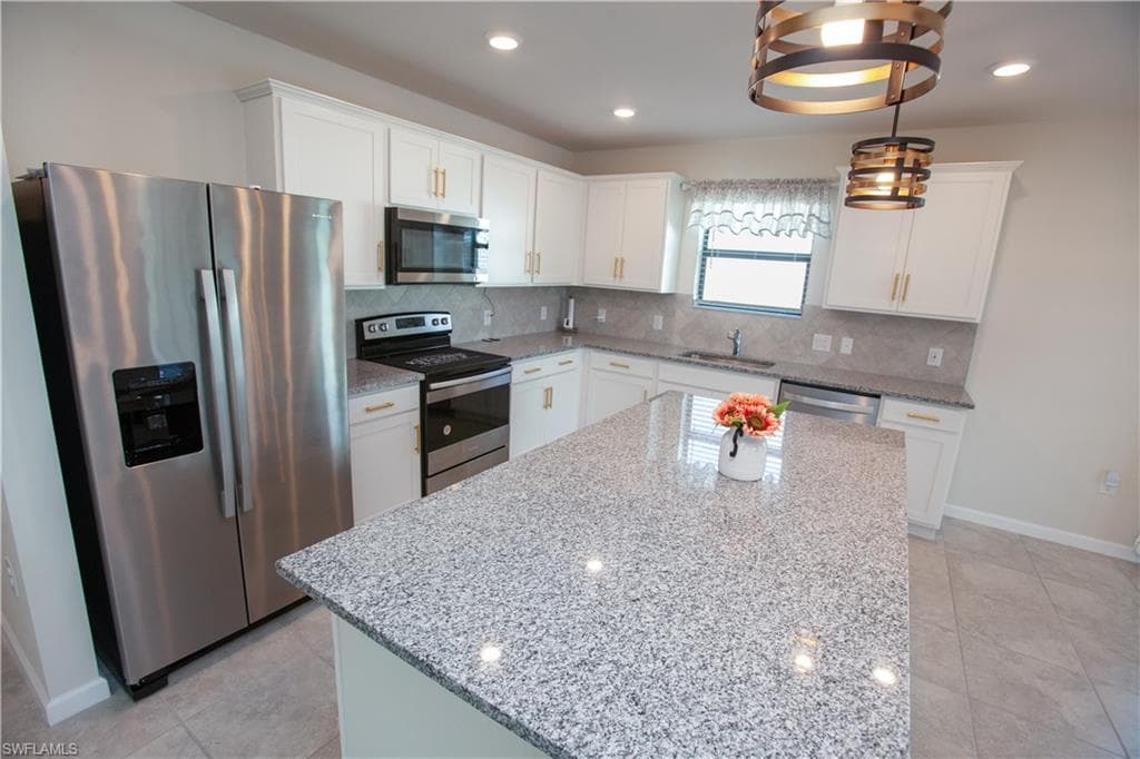 10811 Firebush CIR, NORTH FORT MYERS FL 33917-38