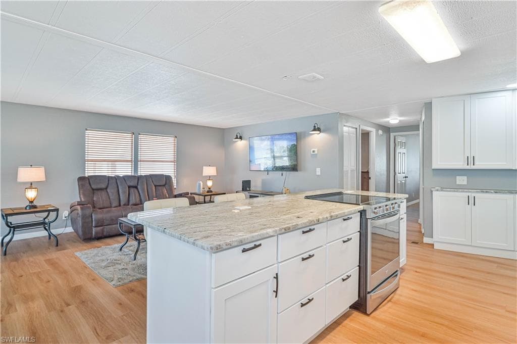 138 Lexington AVE, FORT MYERS FL 33908-9