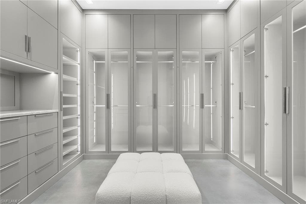 107 Myrtle RD, NAPLES FL 34108-47