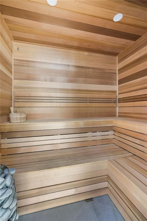 107 Myrtle RD, NAPLES FL 34108-30