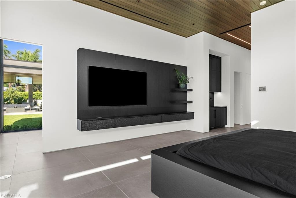 107 Myrtle RD, NAPLES FL 34108-24