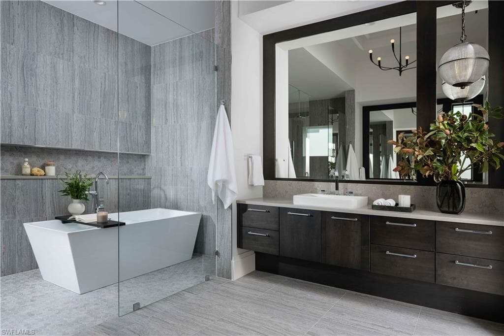 6634 Palisades AVE, NAPLES FL 34109-12