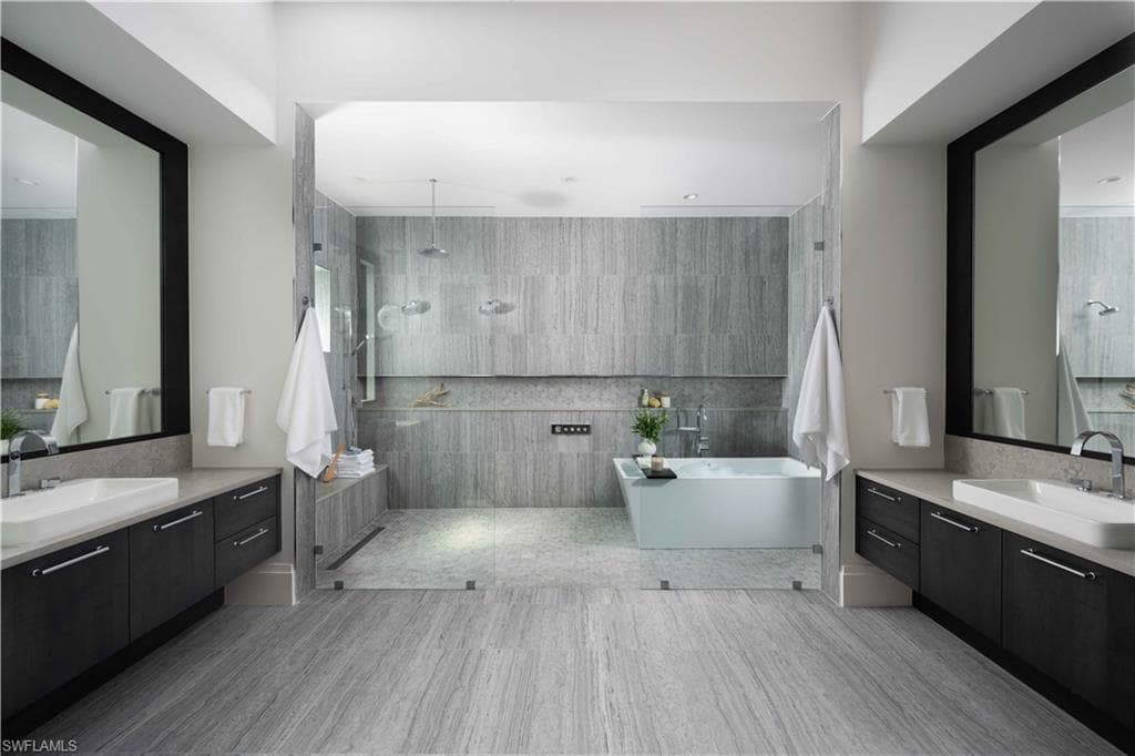 6634 Palisades AVE, NAPLES FL 34109-11