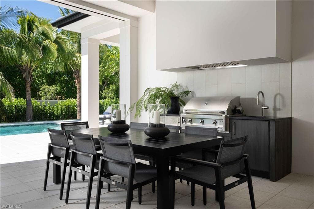 6634 Palisades AVE, NAPLES FL 34109-23