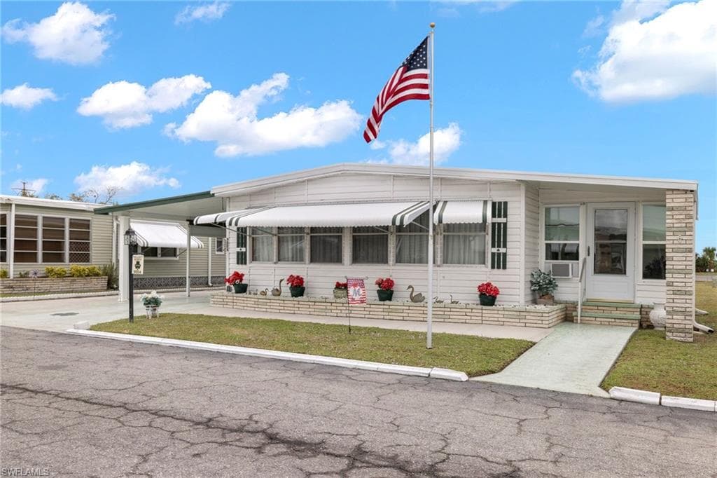 9004 Arbor DR, NORTH FORT MYERS FL 33903-38