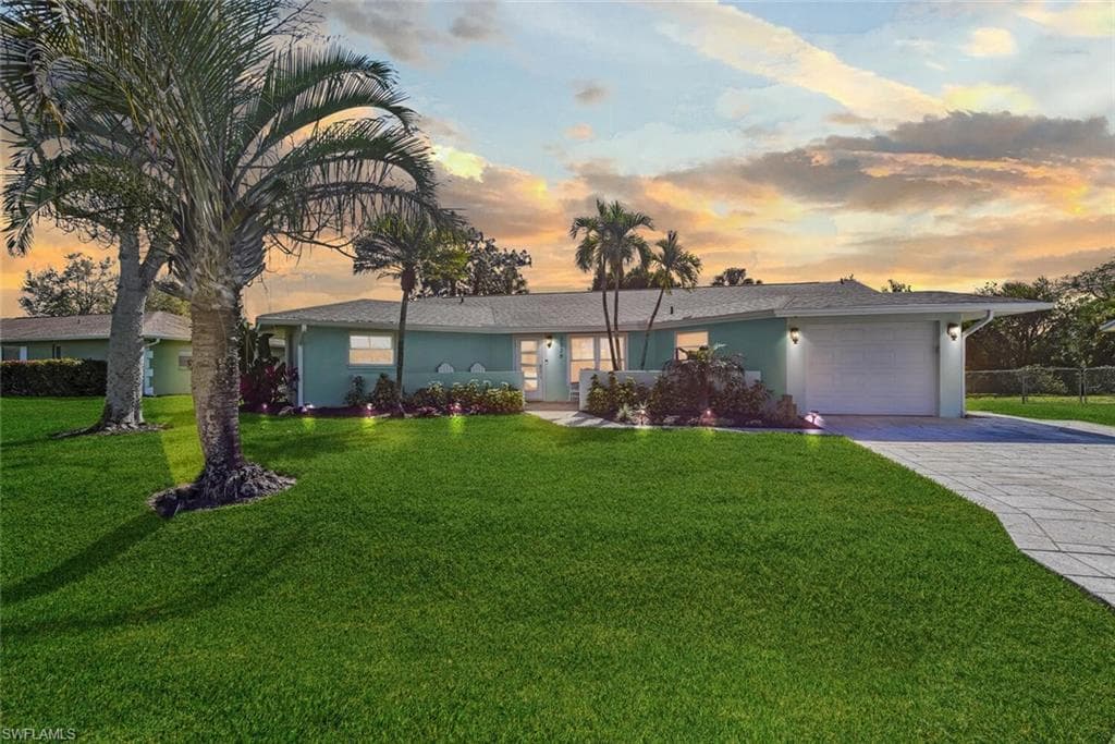 2328 Clipper WAY, NAPLES FL 34104-1