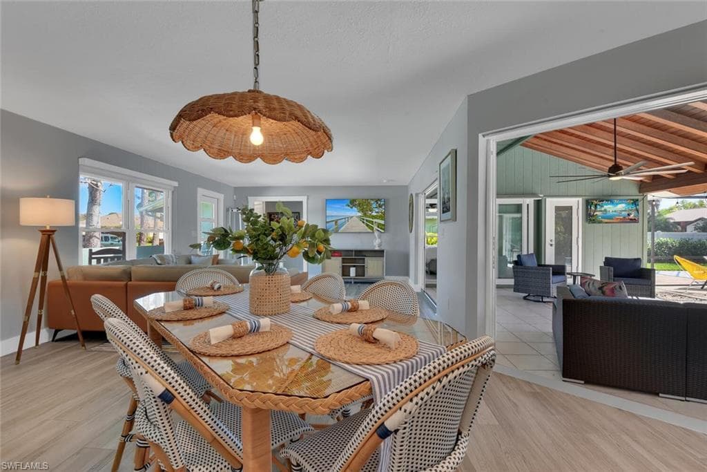 2328 Clipper WAY, NAPLES FL 34104-16