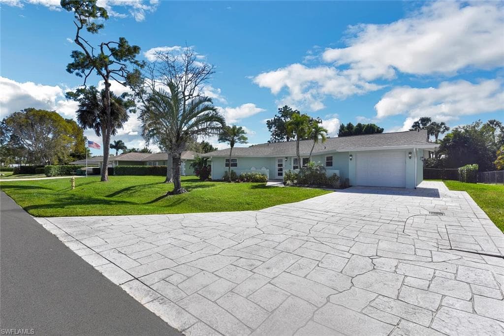 2328 Clipper WAY, NAPLES FL 34104-37