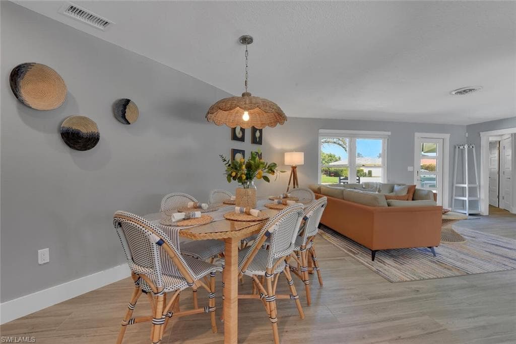 2328 Clipper WAY, NAPLES FL 34104-17