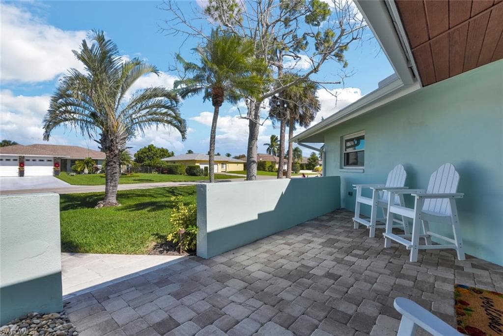 2328 Clipper WAY, NAPLES FL 34104-34