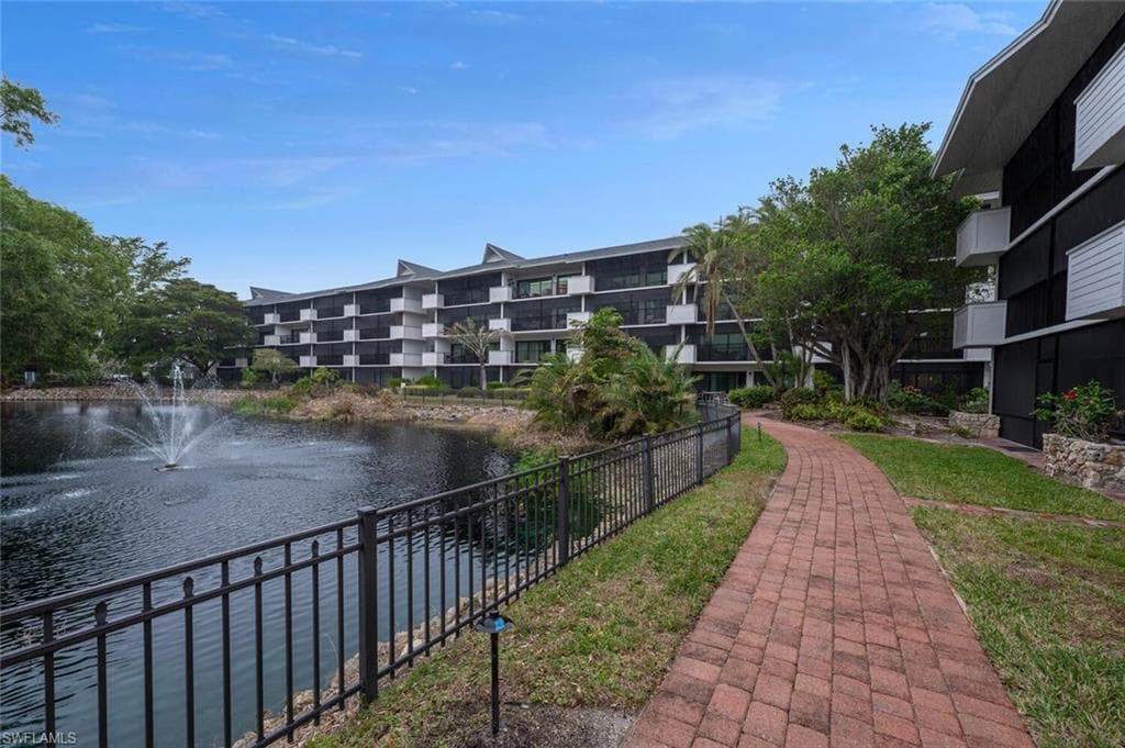 600 Neapolitan WAY # 248, NAPLES FL 34103-14