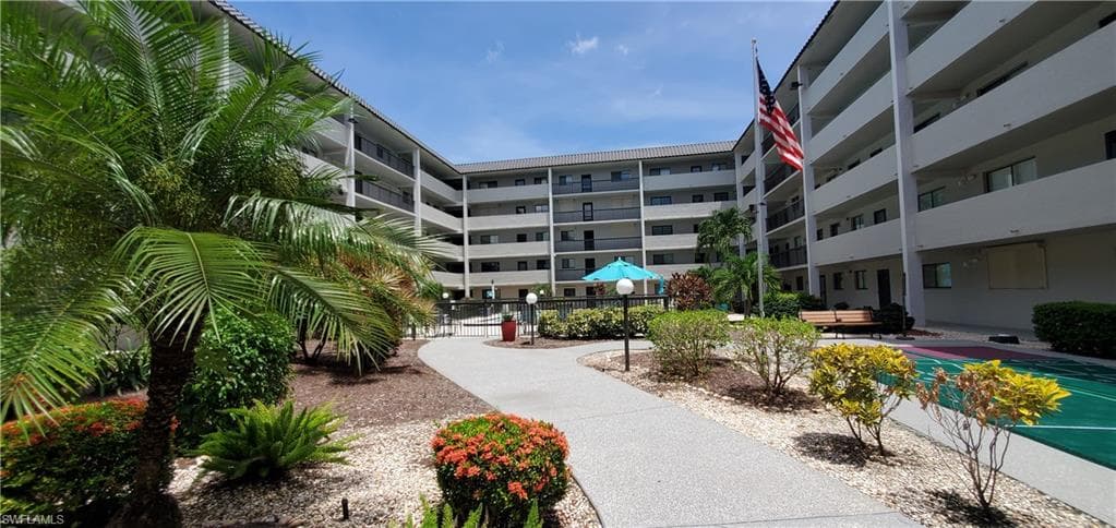 2121 Collier AVE # 401, FORT MYERS FL 33901-22