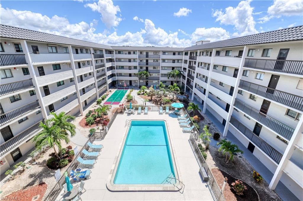 2121 Collier AVE # 401, FORT MYERS FL 33901-14