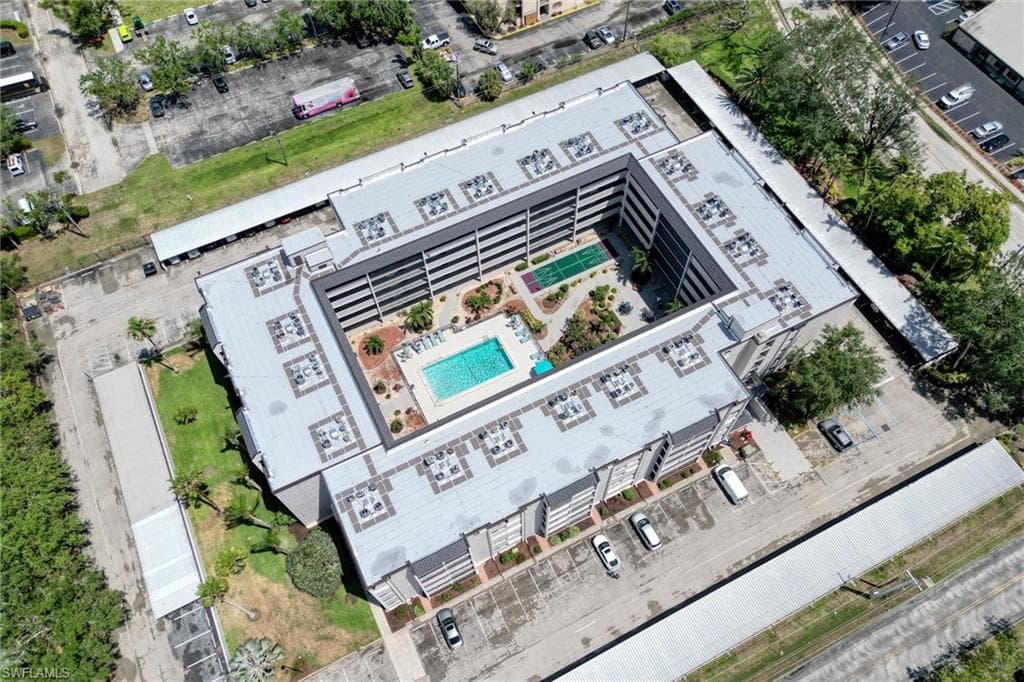2121 Collier AVE # 401, FORT MYERS FL 33901-18