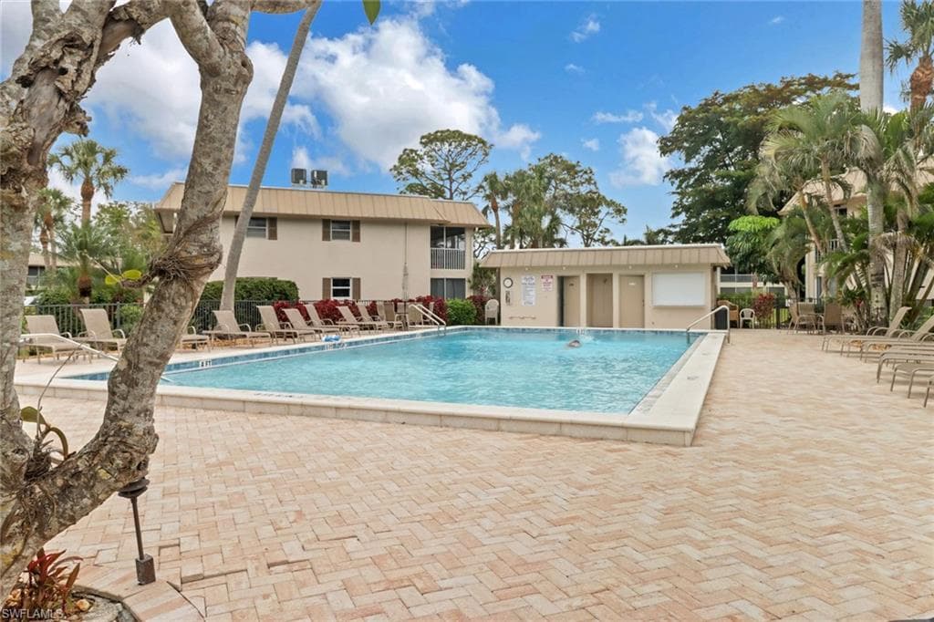 1549 Sandpiper ST # 1, NAPLES FL 34102-12