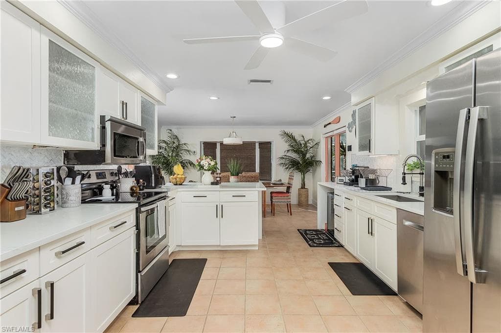 2950 Coach House LN, NAPLES FL 34105-21