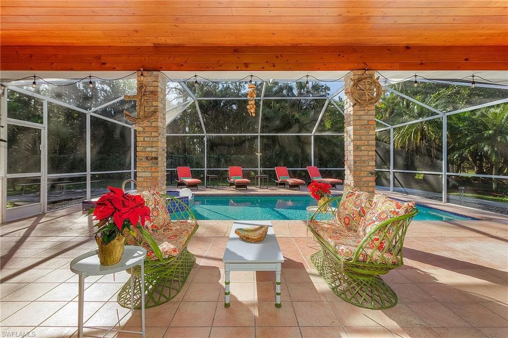 2950 Coach House LN, NAPLES FL 34105-27