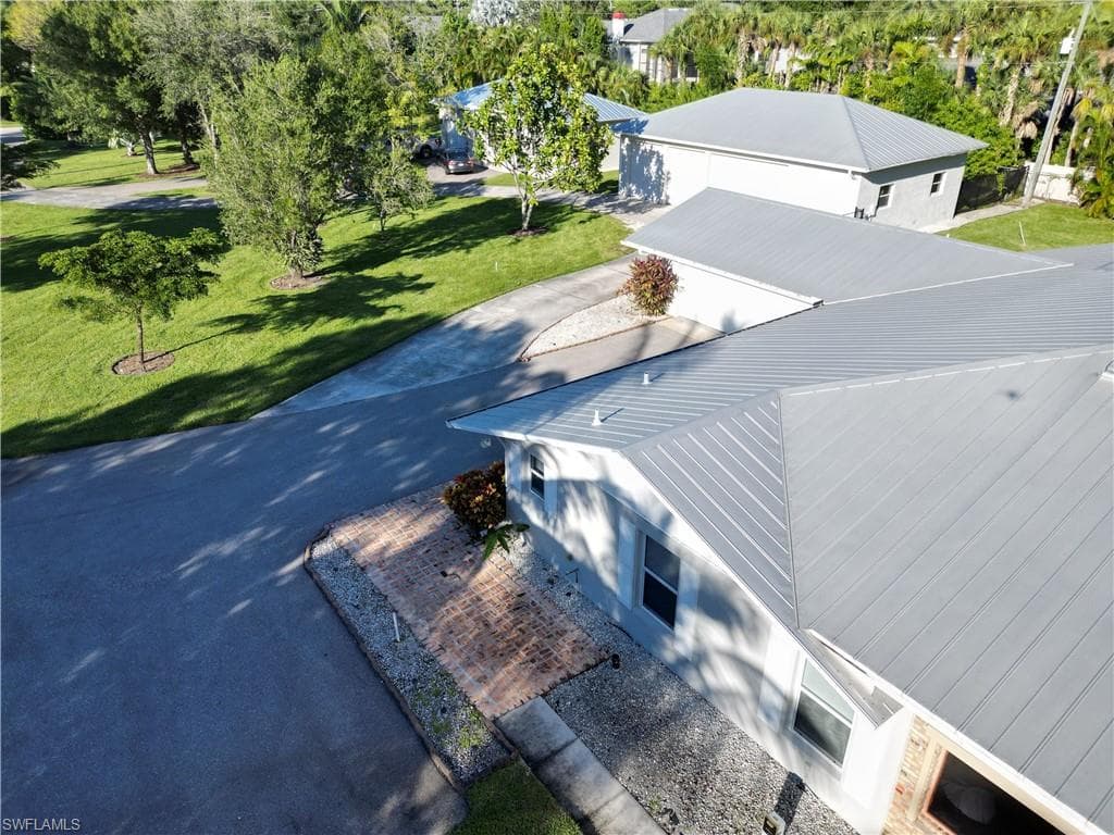 2950 Coach House LN, NAPLES FL 34105-33