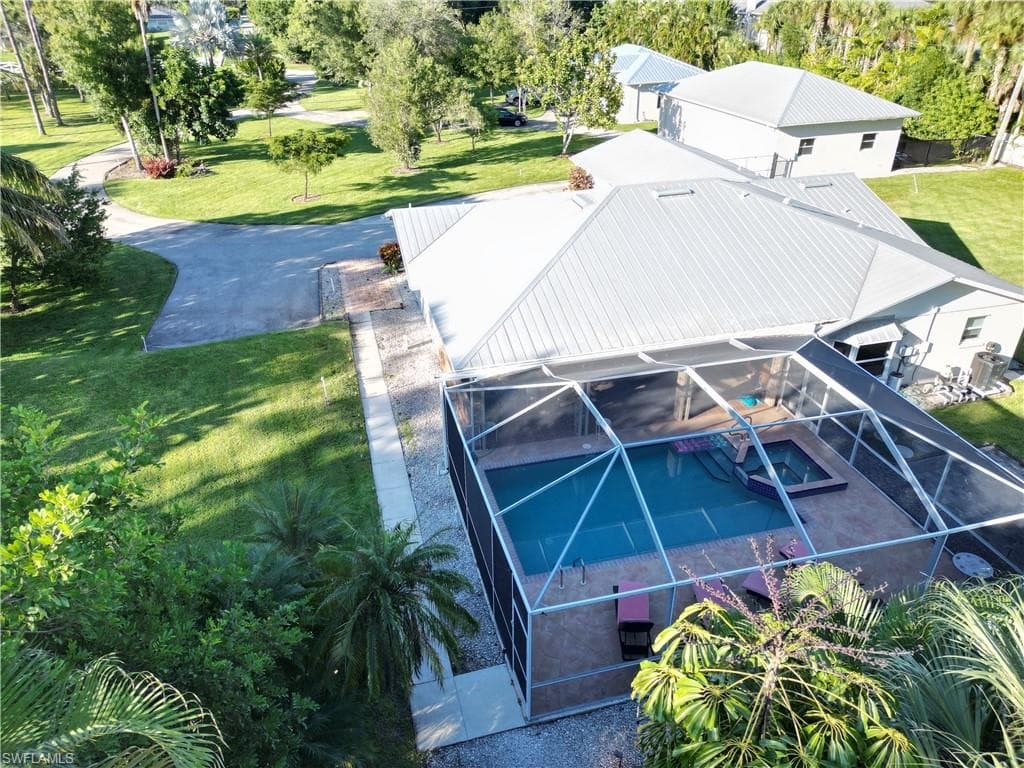 2950 Coach House LN, NAPLES FL 34105-32