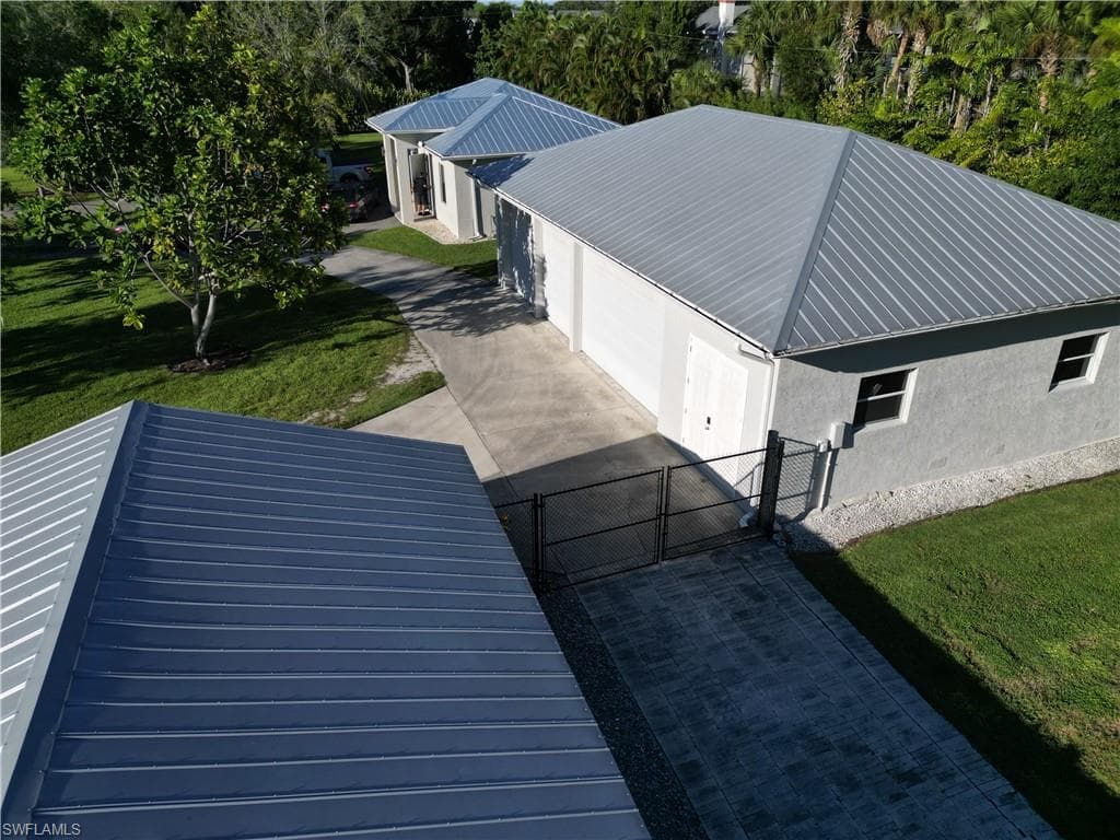 2950 Coach House LN, NAPLES FL 34105-40