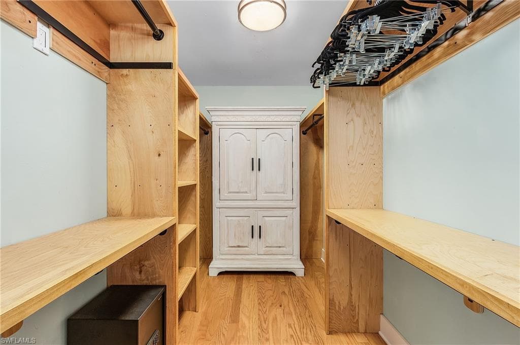 2950 Coach House LN, NAPLES FL 34105-30