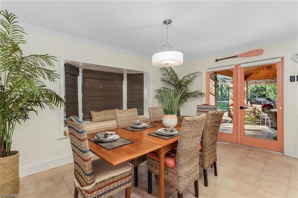 2950 Coach House LN, NAPLES FL 34105-24