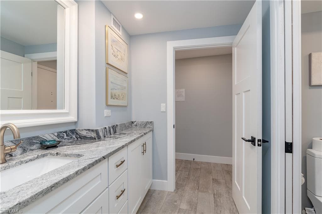 1085 Bald Eagle DR # B305, MARCO ISLAND FL 34145-11