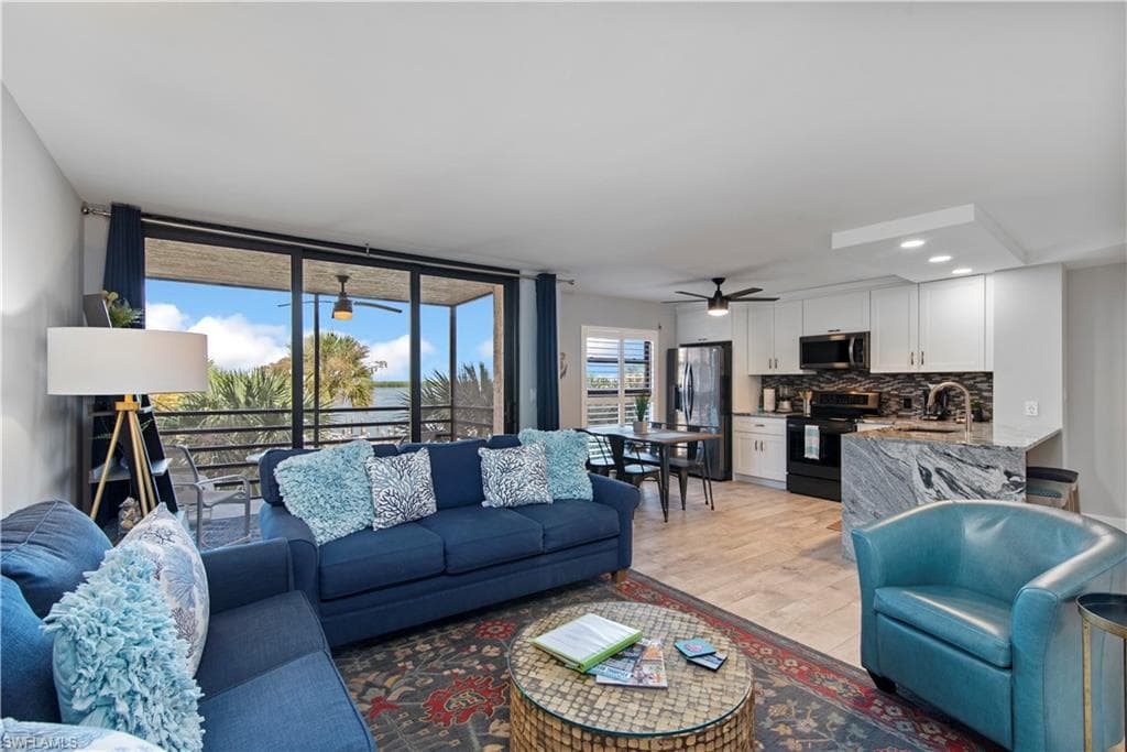 1085 Bald Eagle DR # B305, MARCO ISLAND FL 34145-6