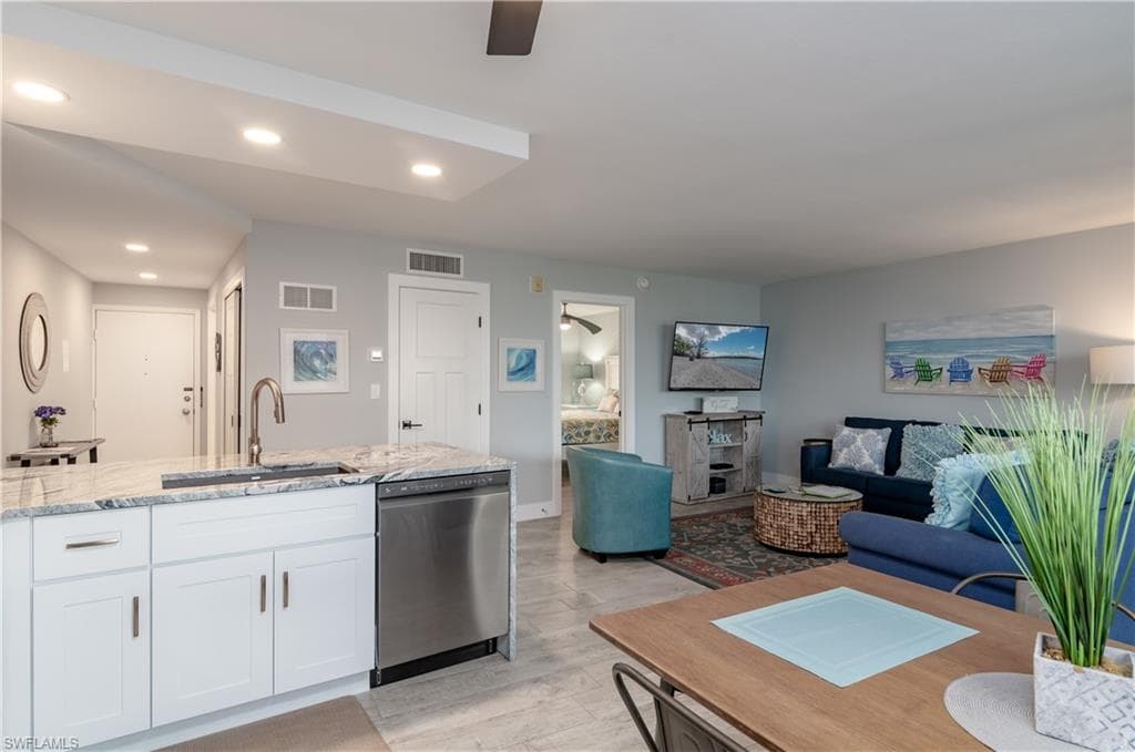 1085 Bald Eagle DR # B305, MARCO ISLAND FL 34145-8