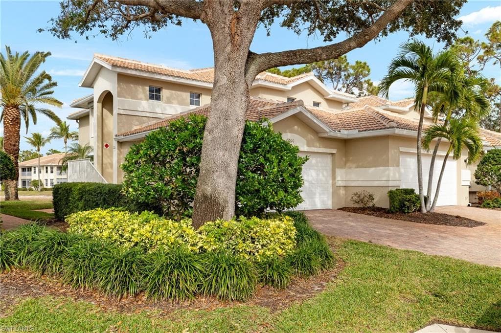 3300 Coconut Island DR # 201, ESTERO FL 33928-2