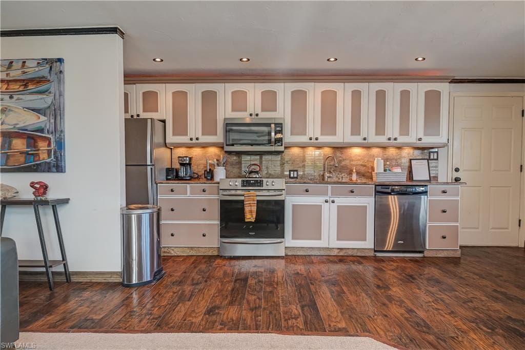 115 Eucalyptus CT, FORT MYERS BEACH FL 33931-9