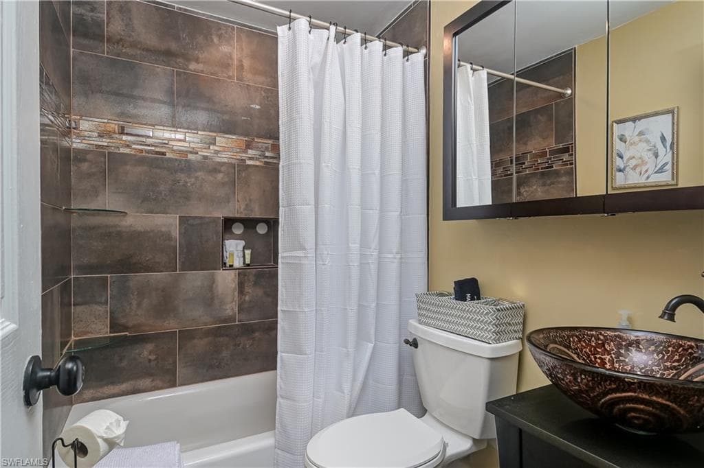 115 Eucalyptus CT, FORT MYERS BEACH FL 33931-14