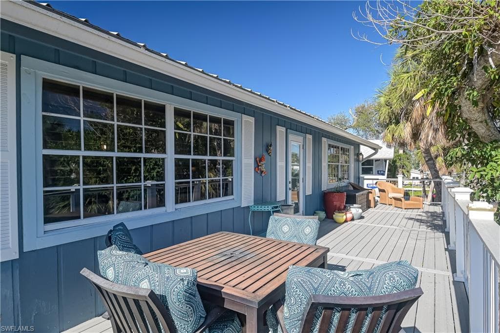 115 Eucalyptus CT, FORT MYERS BEACH FL 33931-3
