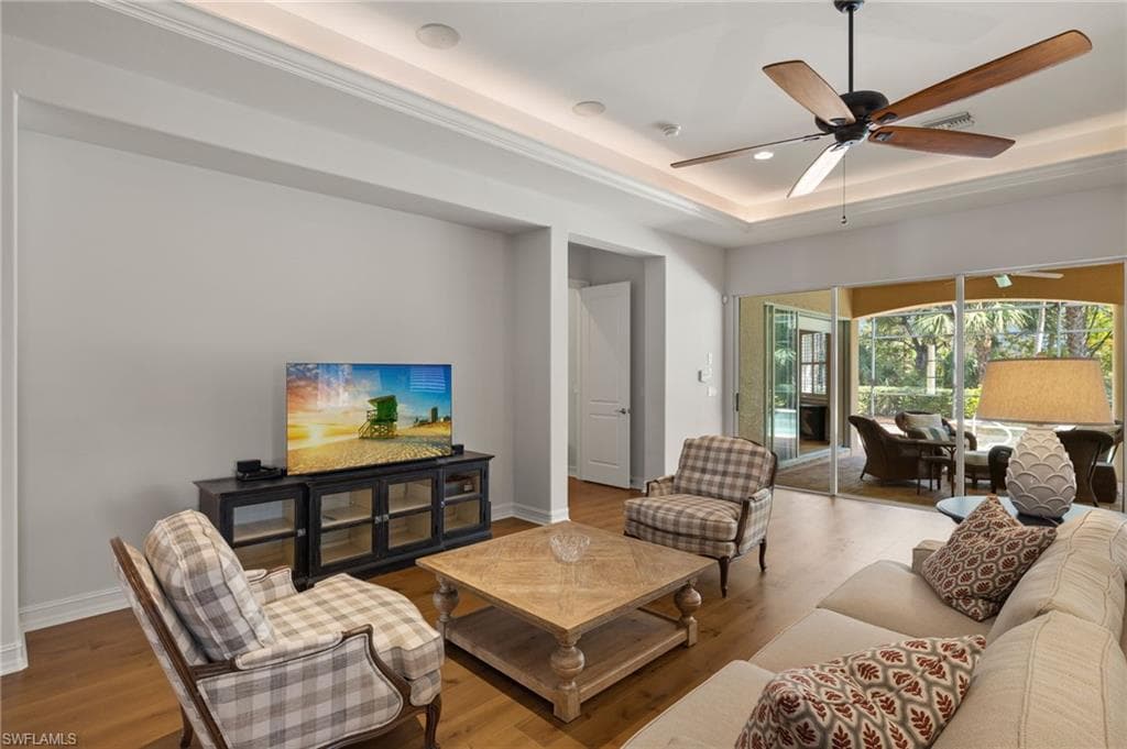 372 Cypress WAY W, NAPLES FL 34110-3