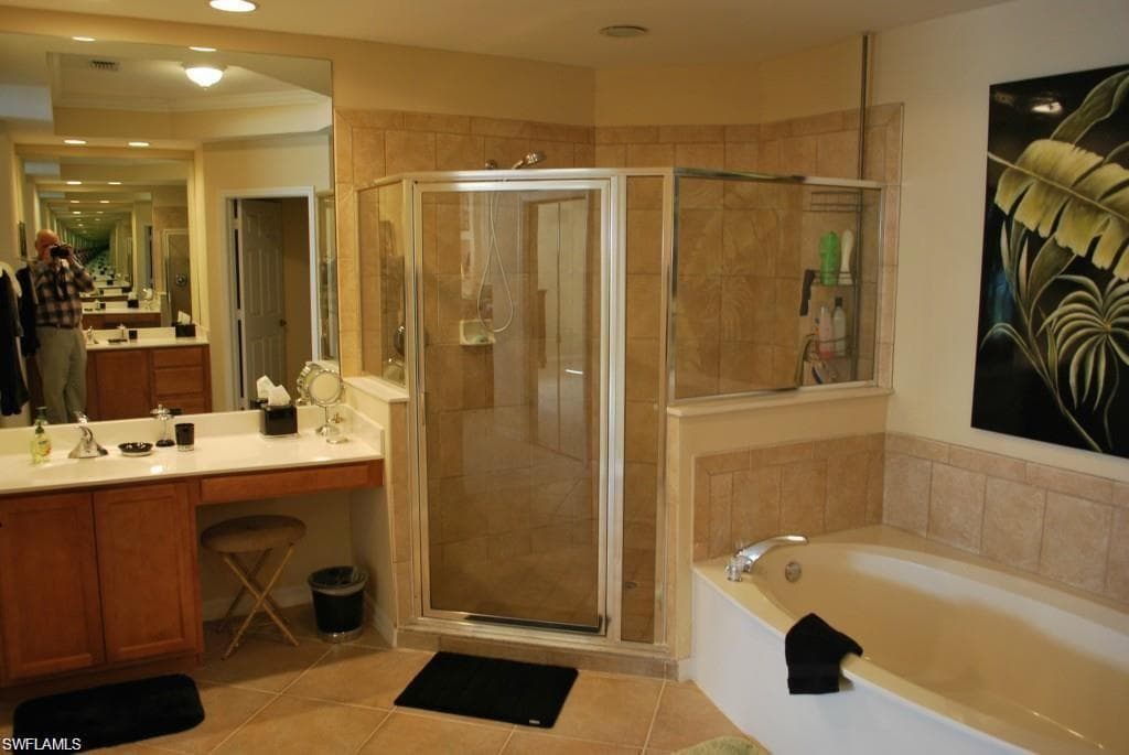 1585 Winding Oaks WAY # 203, NAPLES FL 34109-15