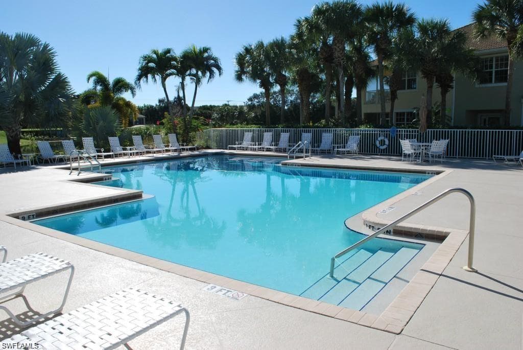 1585 Winding Oaks WAY # 203, NAPLES FL 34109-2