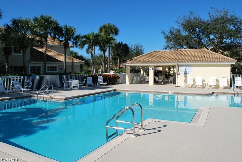 1585 Winding Oaks WAY # 203, NAPLES FL 34109-3