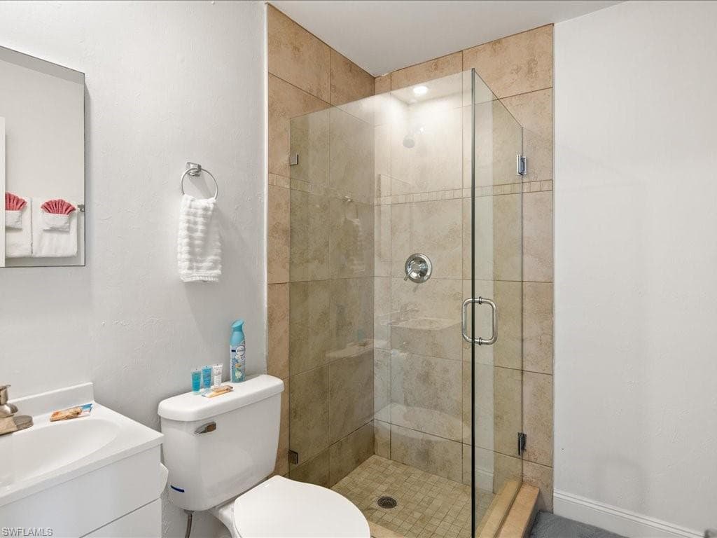 107 East AVE, GOODLAND FL 34140-13