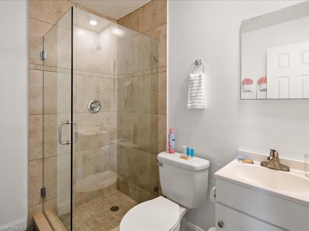 107 East AVE, GOODLAND FL 34140-14