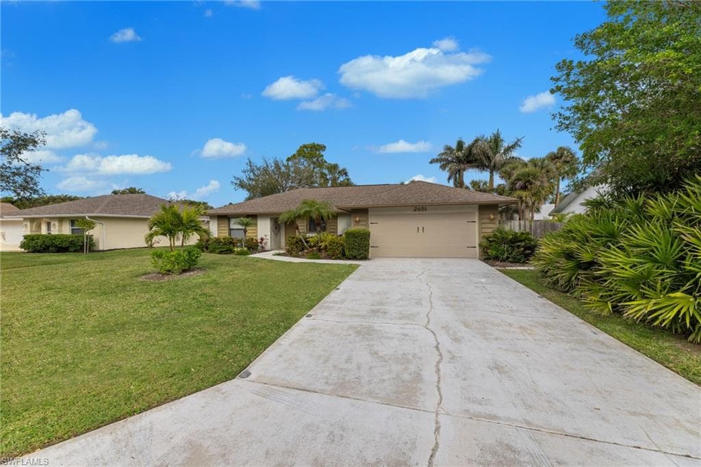 2451 River Reach DR, NAPLES FL 34104-33