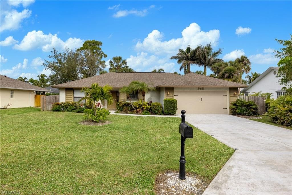 2451 River Reach DR, NAPLES FL 34104-34