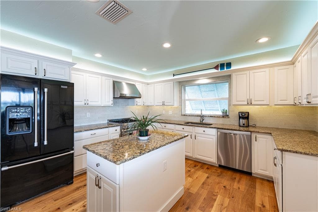 3131 Twin Lakes LN, SANIBEL FL 33957-18