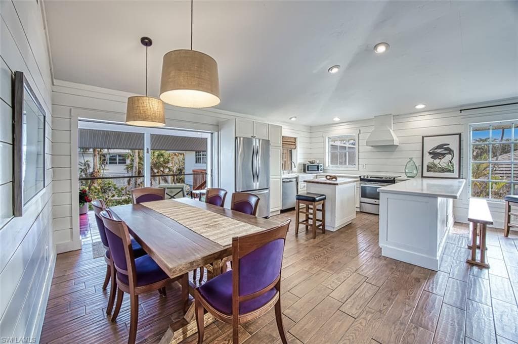 220 Palm Lake DR, SANIBEL FL 33957-6