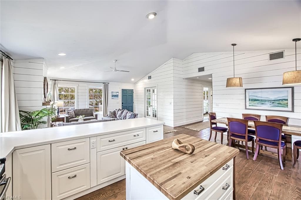 220 Palm Lake DR, SANIBEL FL 33957-2