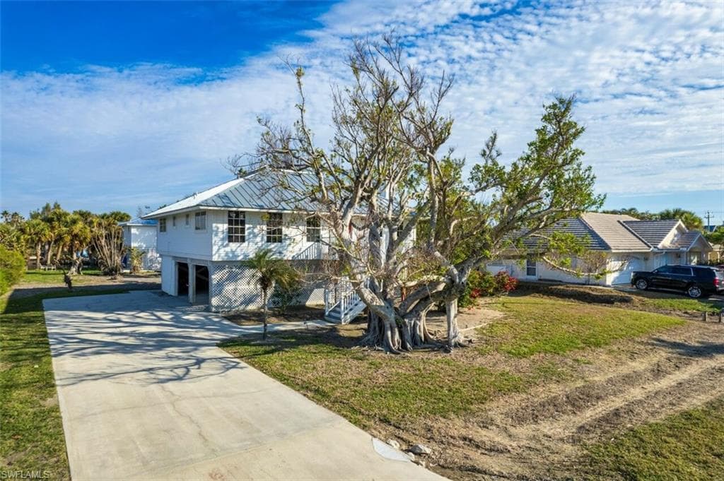 220 Palm Lake DR, SANIBEL FL 33957-35