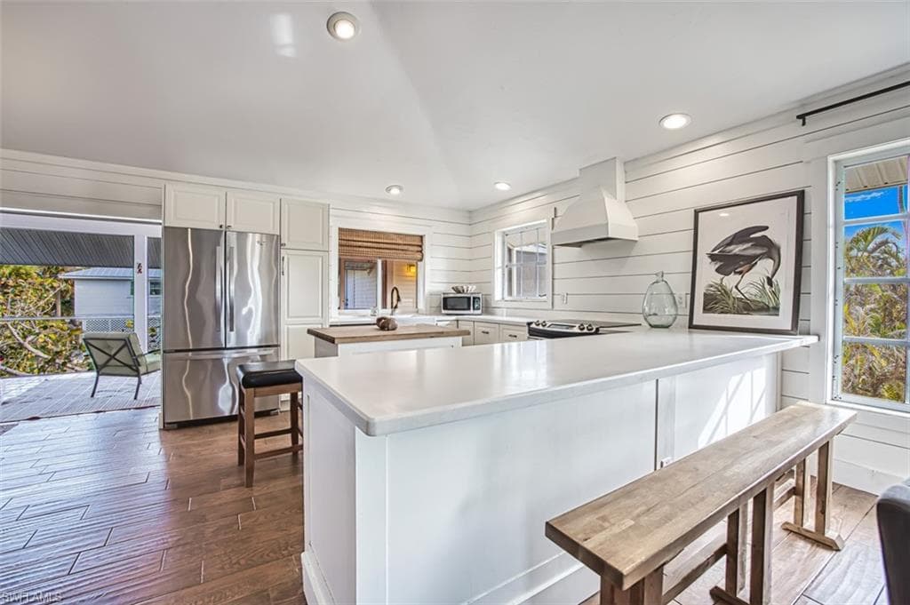 220 Palm Lake DR, SANIBEL FL 33957-4