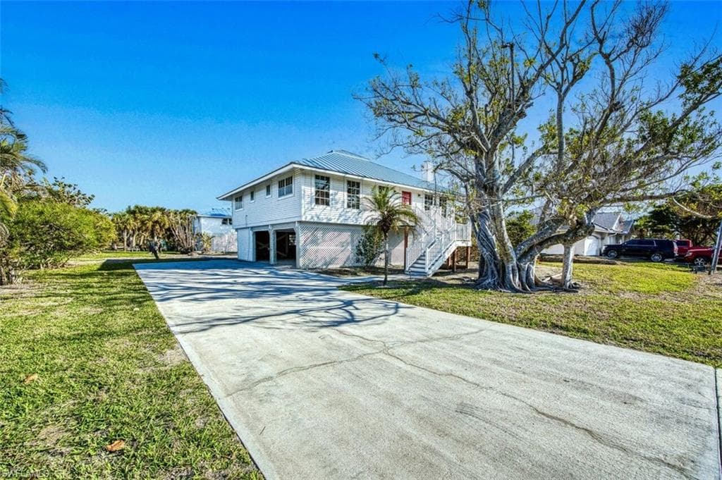 220 Palm Lake DR, SANIBEL FL 33957-37